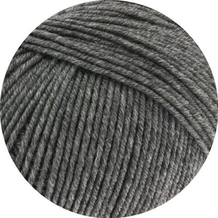Swatch Cool Wool merinogaren kleur donkergrijs van Lana Grossa bij Garenkunst.nl