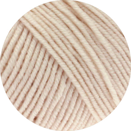 Swatch Cool Wool merinogaren kleur zandsteen van Lana Grossa bij Garenkunst.nl