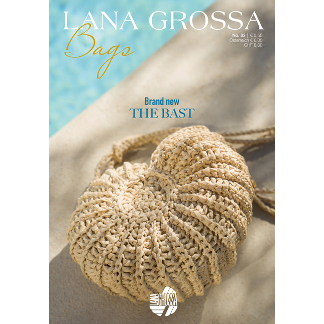 Bags 03 van Lana Grossa is hét zomerse haakmagazine voor liefhebbers van stijlvolle, eigentijdse tassen. In deze nieuwe editie draait alles om moderne haakontwerpen gemaakt met het bijzondere garen The Bast: een stevig en licht paper raffia garen van natuurlijke houtcellulose met een luxe natuurlijke uitstraling. Wil je liever direct aan de slag met een specifiek ontwerp? Bekijk dan hier onze selectie uit Bags 03 en kies jouw favoriete model als compleet haakpakket, zonder verplicht het magazine erbij te ko