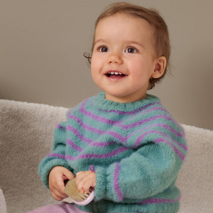 Breipakket babytrui met raglan model 1 Cosy Socks 4 Babies van Lana Grossa, foto uit serie