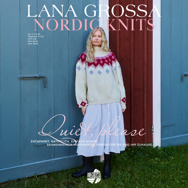 Cover Lana Grossa Nordic Knits 5 met een vrouw in een naturelkleurige trui met rood-roze ronde pas