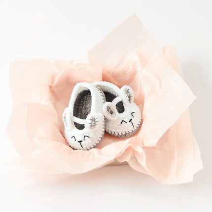 Gehaakte Ricorumi babyschoentjes Haasje verpakt als cadeau