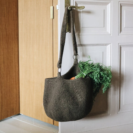 Breipakket gevilte tas met Feltro-garen model 45 van Lana Grossa Home nr. 75