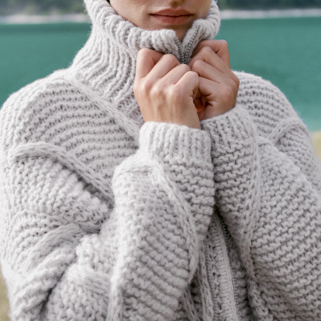 Breipakket mantel met Ecopuno Chunky model 63 van Lana Grossa Filati Journal nr. 66