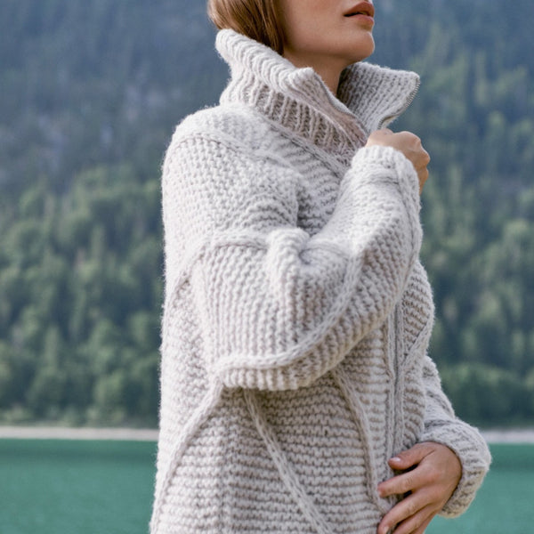 Breipakket mantel met Ecopuno Chunky model 63 van Lana Grossa Filati Journal nr. 66